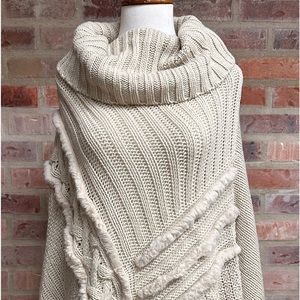 LeModa Poncho with faux fur boho style